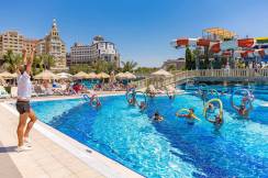 ROYAL HOLIDAY PALACE Pools & Beach